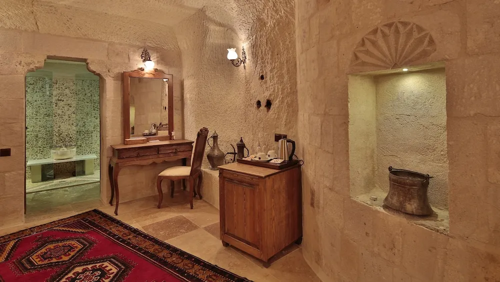 Superior Cave Suite