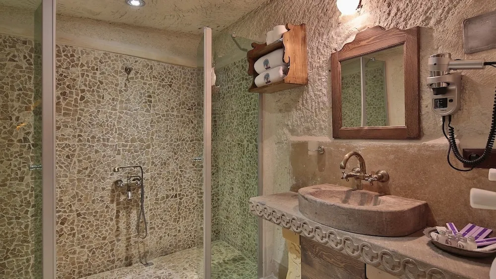 Arch Cave Suite