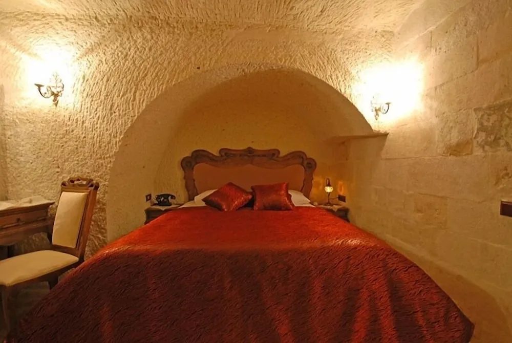 Arch Cave Suite