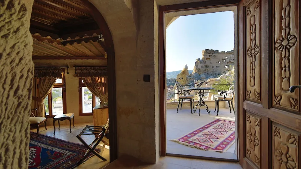 King Cave Suite