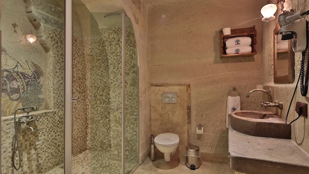 King Cave Suite