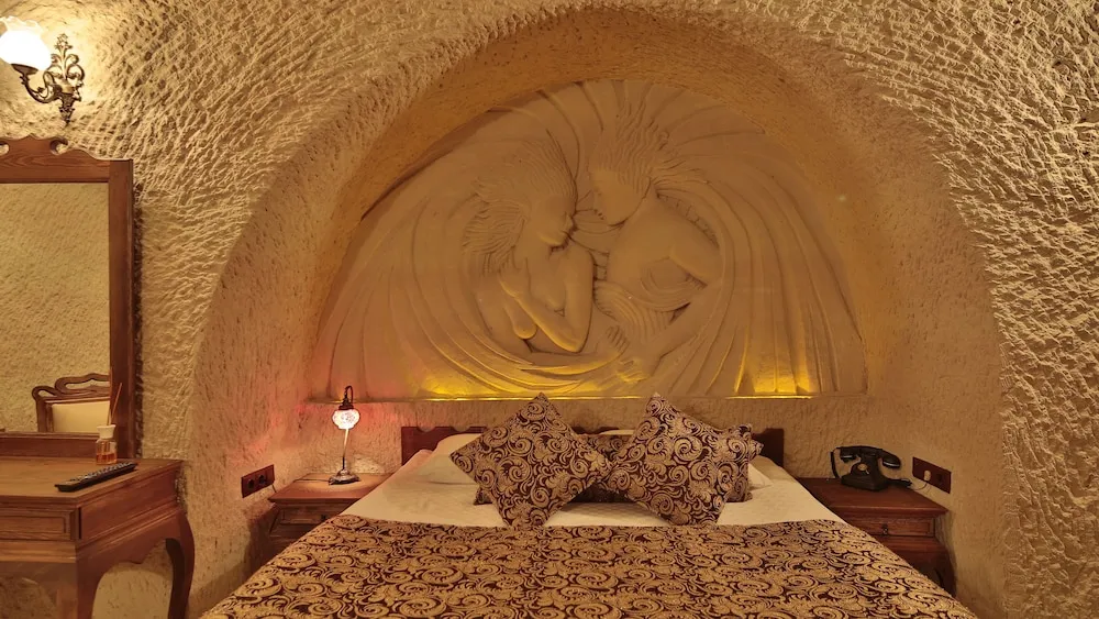 King Cave Suite