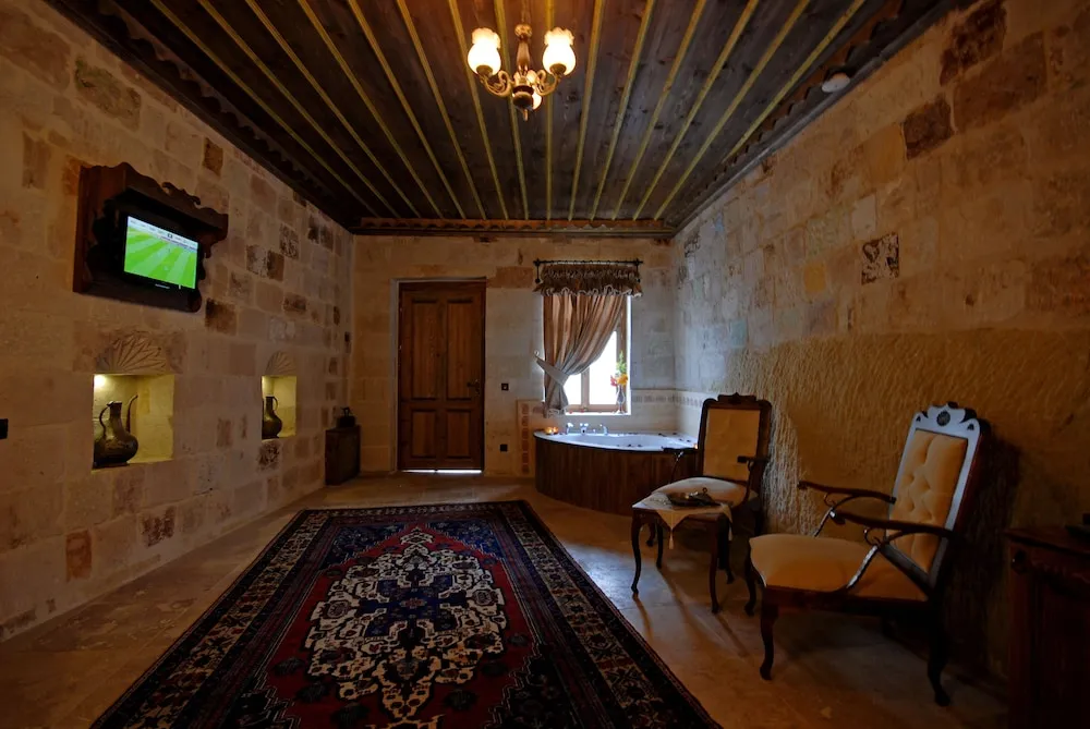 Presidential Cave Suite