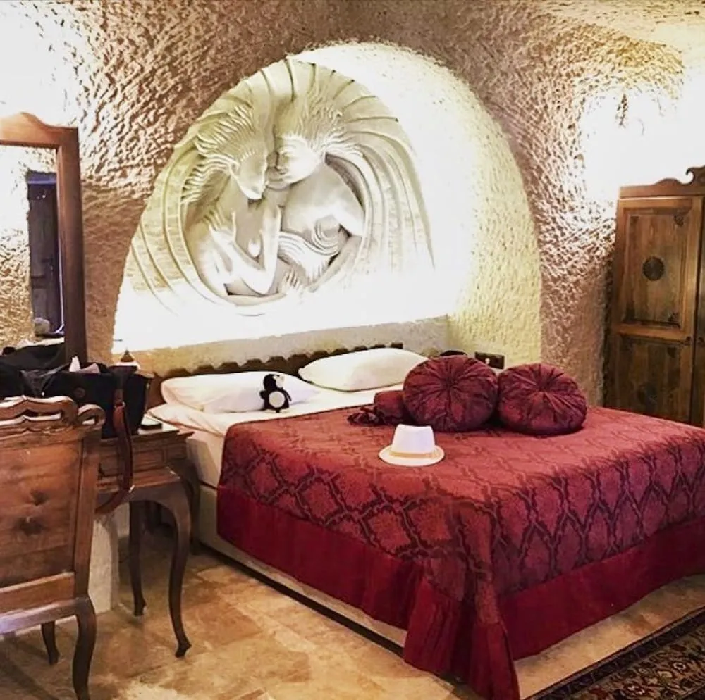 Presidential Cave Suite