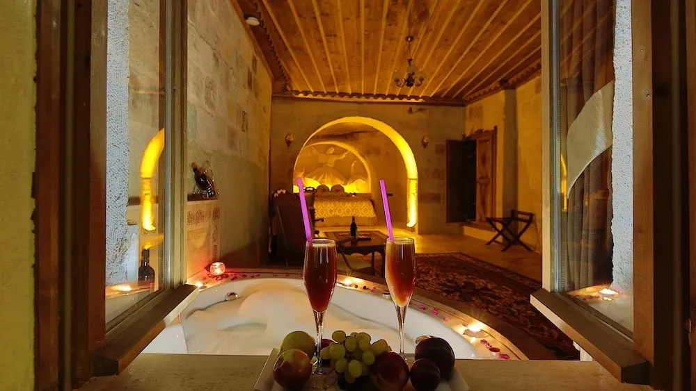 Presidential Cave Suite