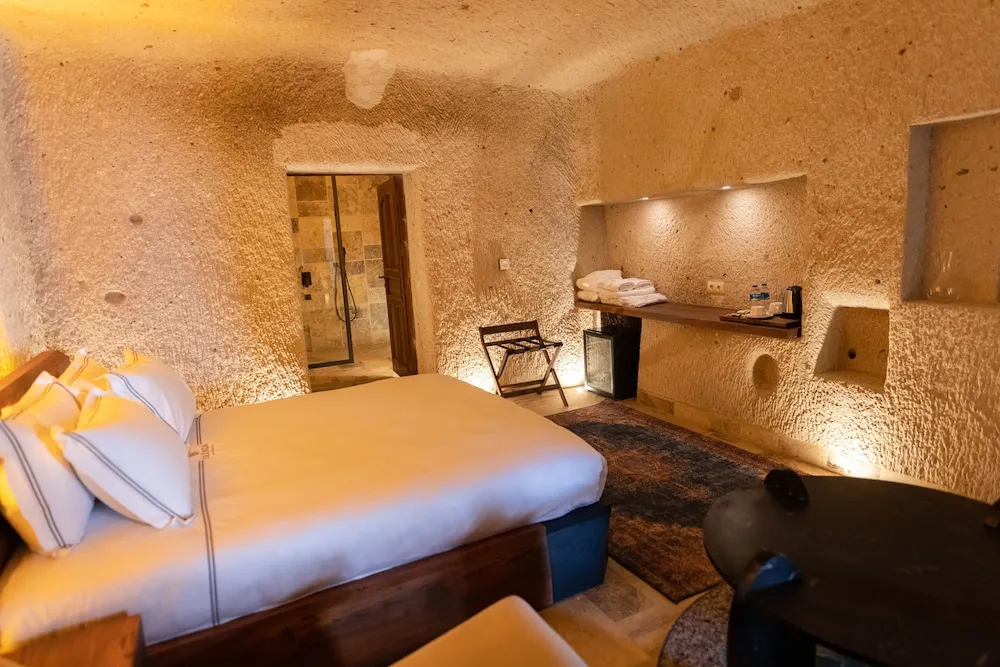 Superior Cave Room