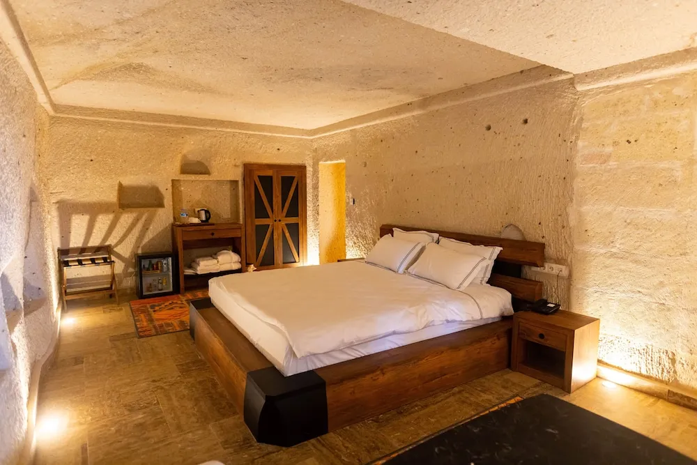 Superior Cave Room