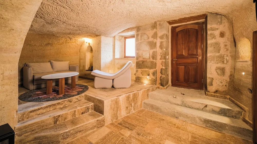 Superior Cave Room