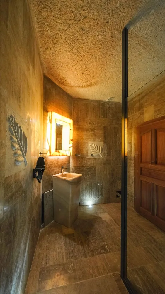 Superior Cave Room
