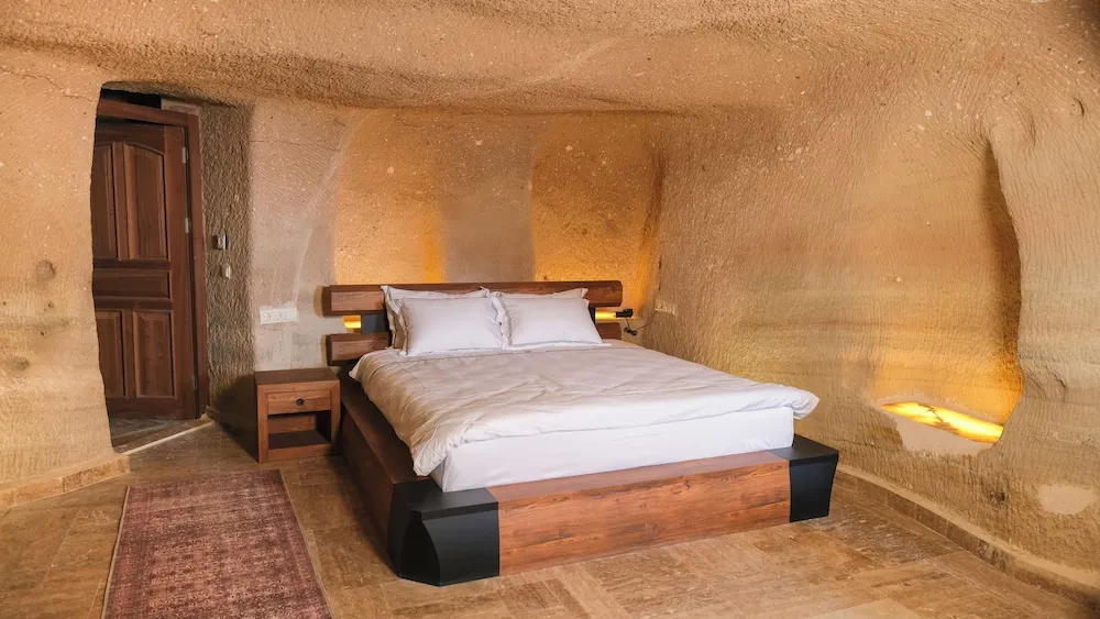 Superior Cave Room