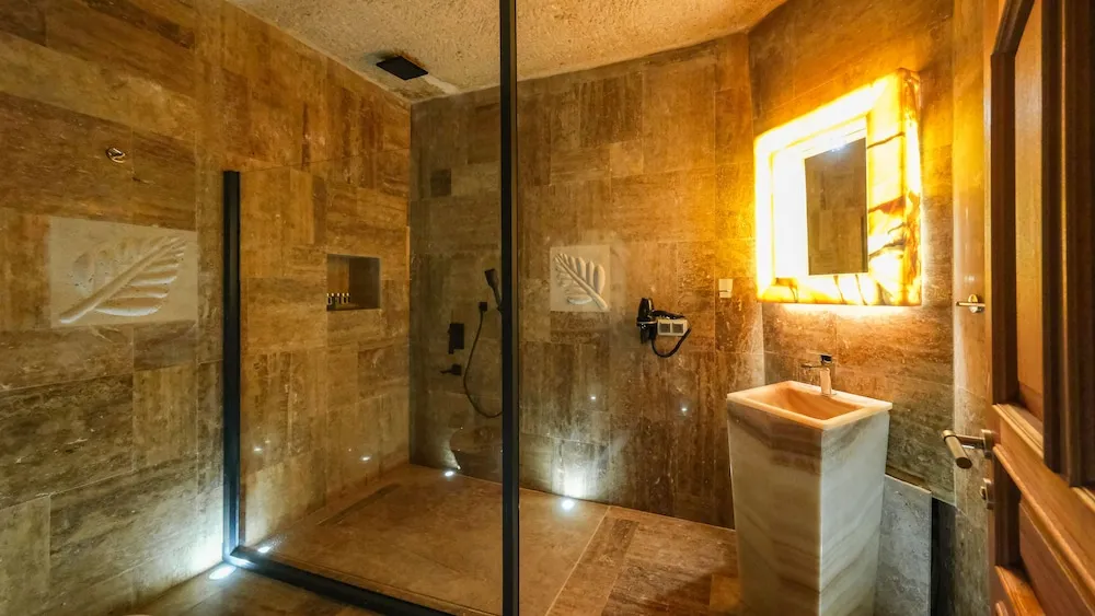 Superior Cave Room