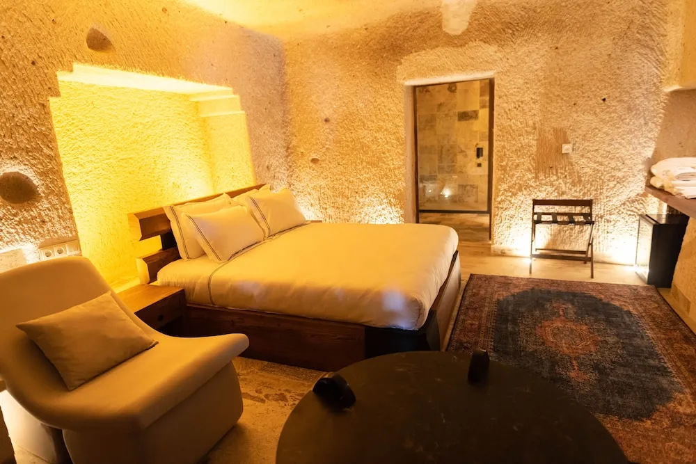 Superior Cave Room