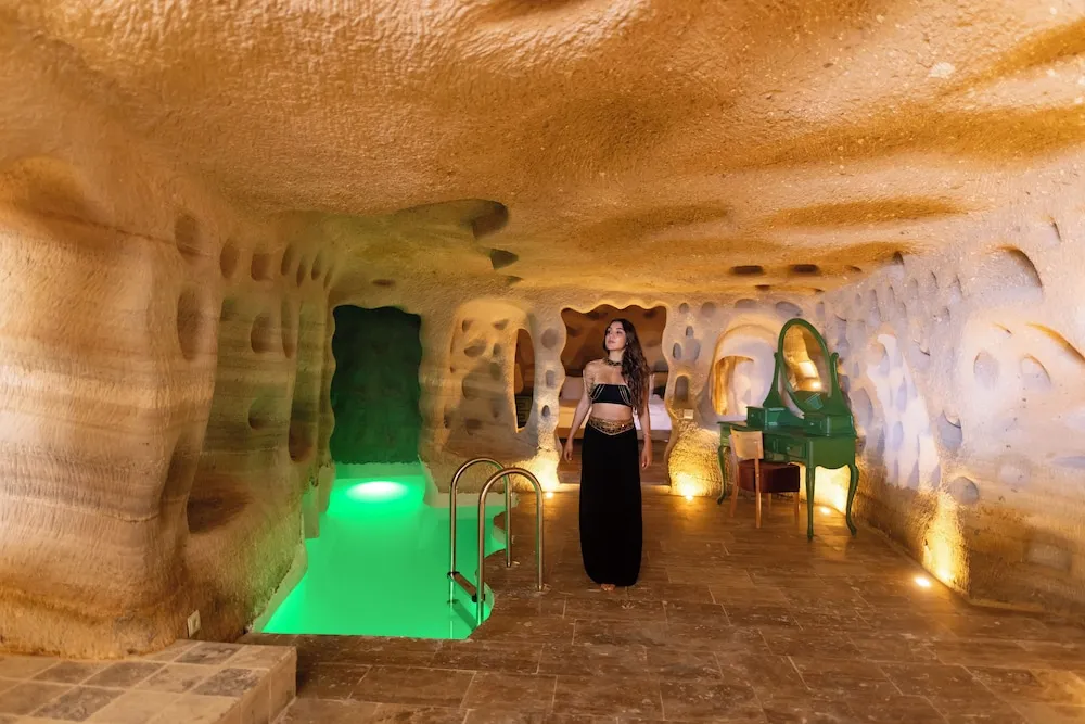 Premium Suite Cave Room with Pool