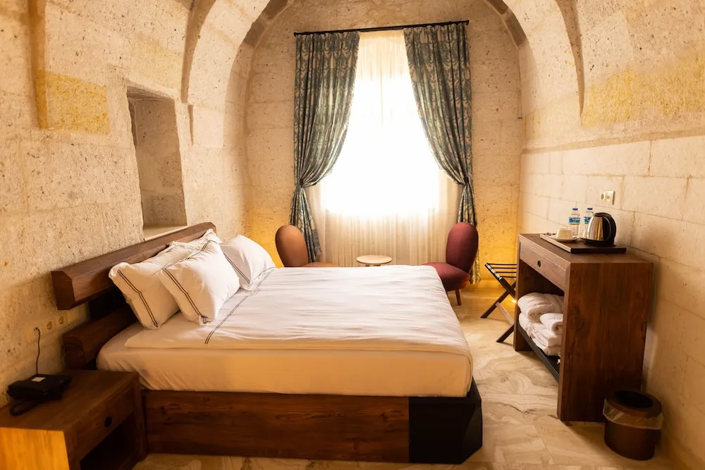 Superior Cave Room with Hot Tub