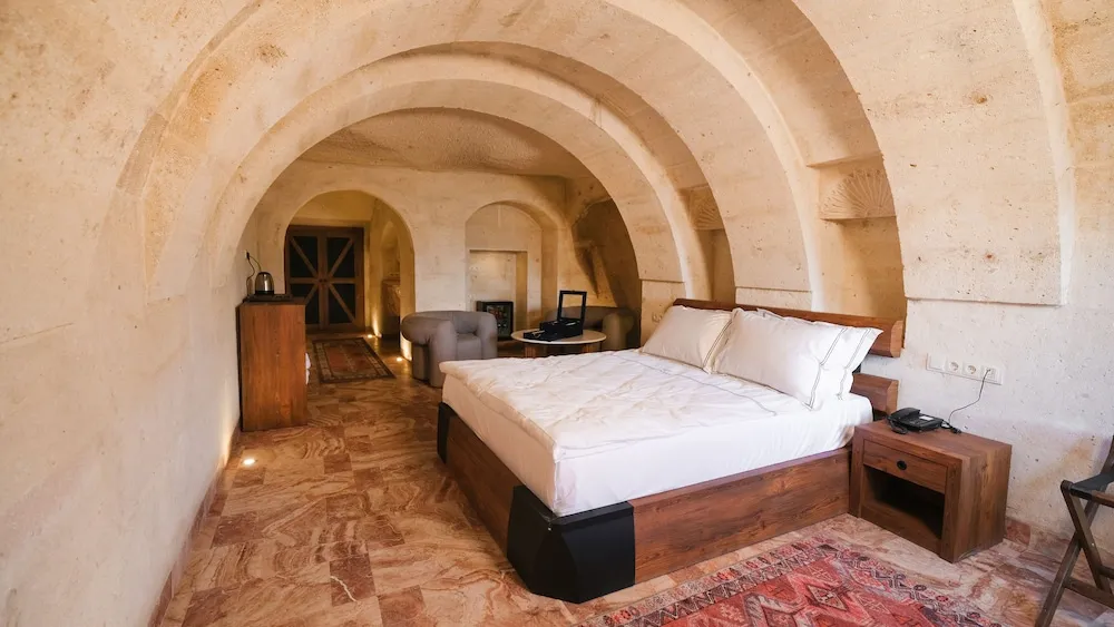 Superior Cave Room with Hot Tub