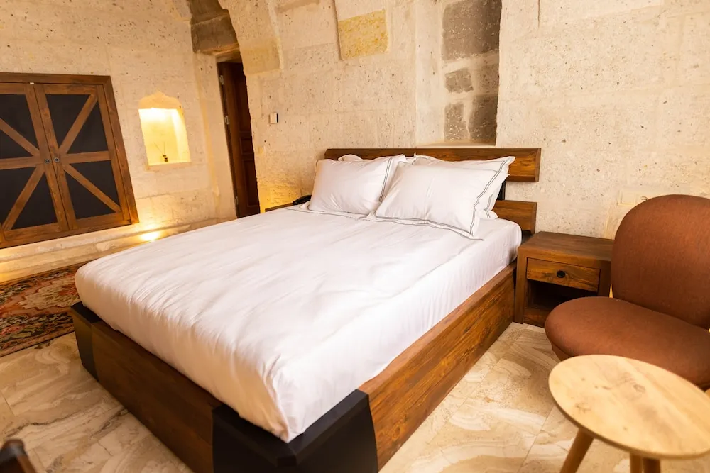 Superior Cave Room with Hot Tub