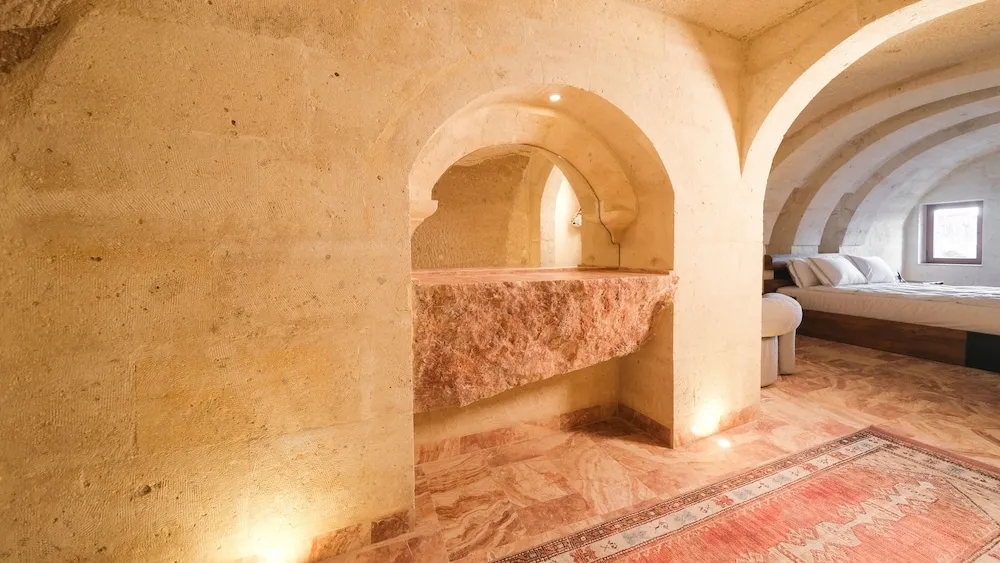 Superior Cave Room with Hot Tub