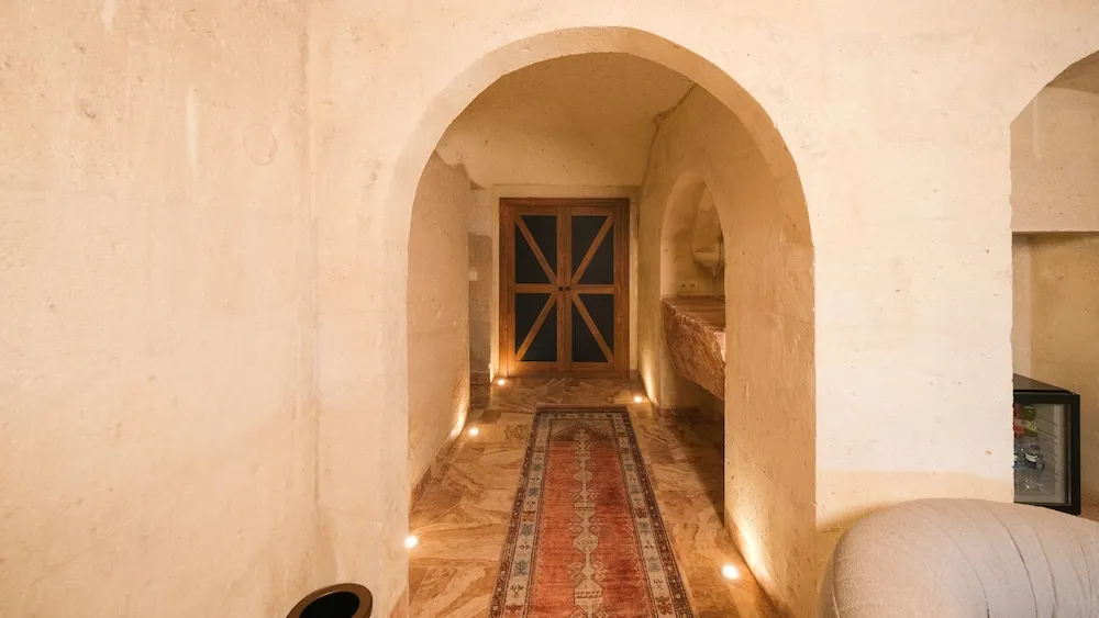 Superior Cave Room with Hot Tub