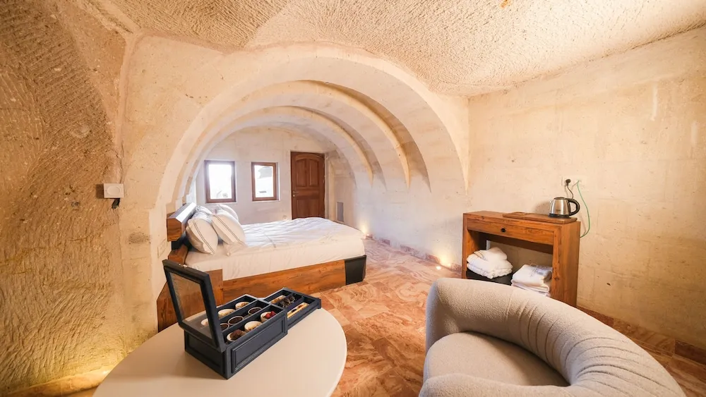Superior Cave Room with Hot Tub