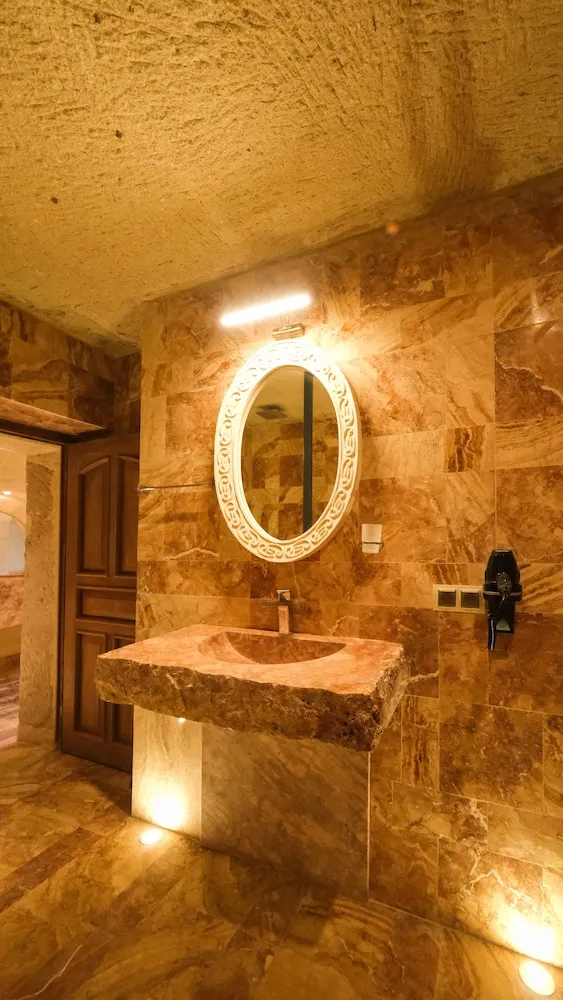 Superior Cave Room with Hot Tub