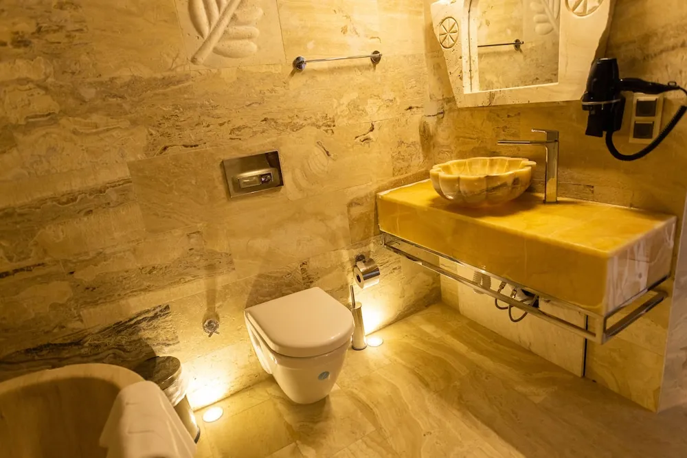 Superior Cave Room with Hot Tub