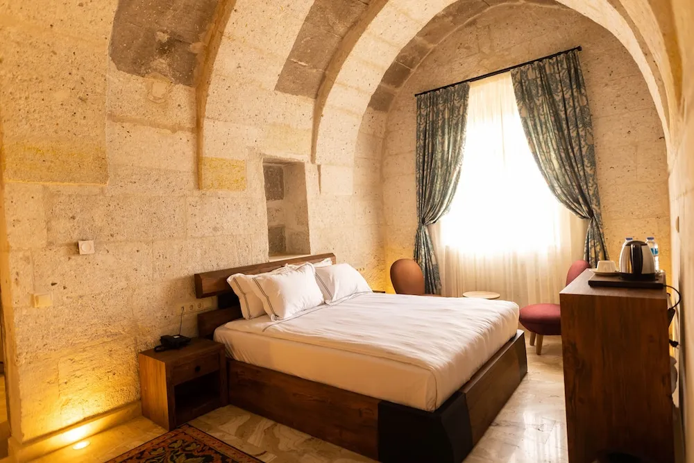 Superior Cave Room with Hot Tub