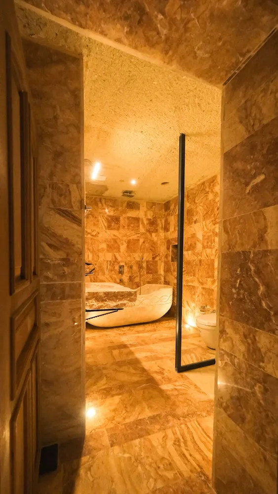 Superior Cave Room with Hot Tub