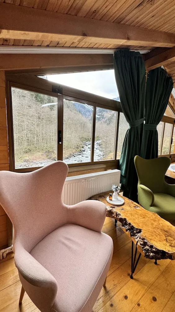 Honeymoon Dağ Evi, Nehir Manzaralı