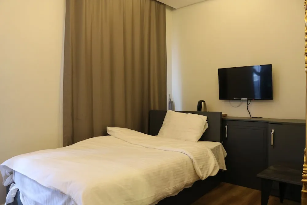 Comfort Dört Kişilik Oda, 1 Çift Kişilik Yatak ve Çekyat, Sigara İçilebilir