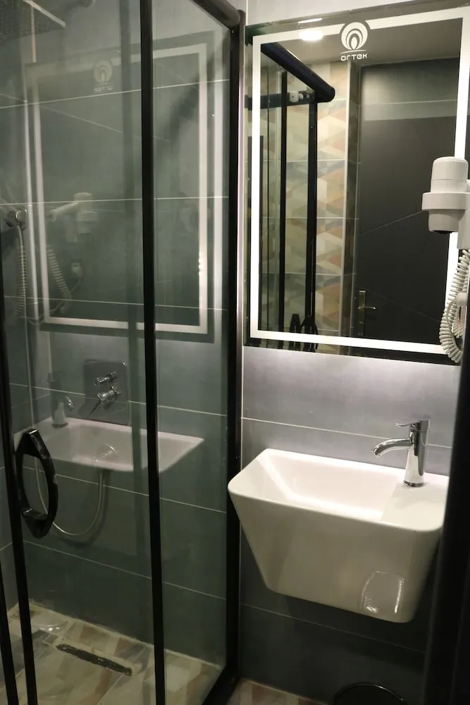 Comfort Dört Kişilik Oda, 1 Çift Kişilik Yatak ve Çekyat, Sigara İçilebilir