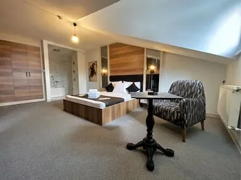 Otel 374