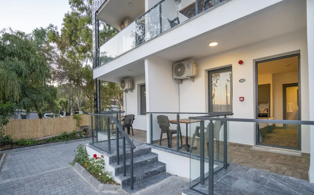 Deluxe Triple Oda Balkonlu