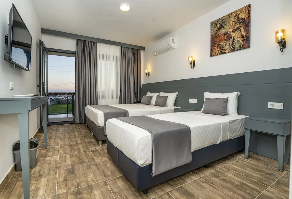 Deluxe Triple Oda Balkonlu