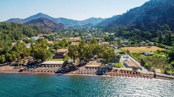 Kensington Kerdime Beach Hotel