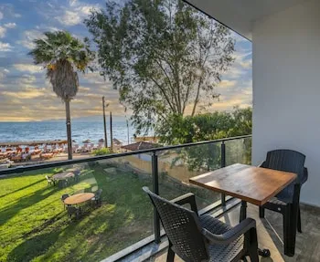 Kensington Kerdime Beach Hotel