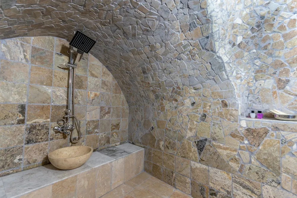 Traditional Tek Büyük Yataklı Oda