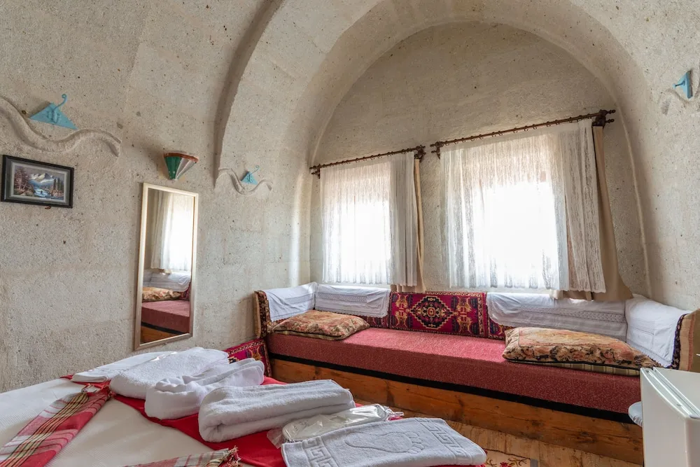 Traditional Tek Büyük Yataklı Oda