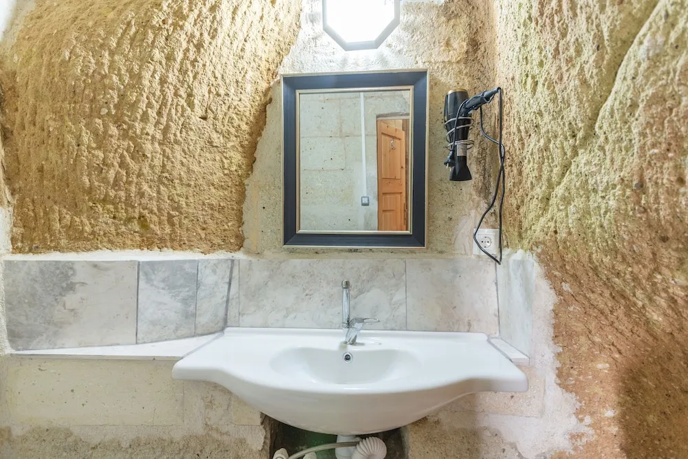 Traditional Tek Büyük Yataklı Oda