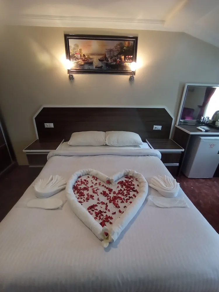 Deluxe Tek Büyük Yataklı Oda