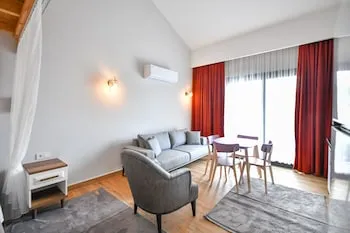 Red Moon Suites