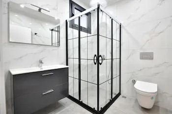 Red Moon Suites