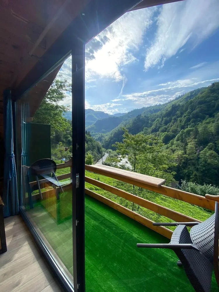 Basic Bungalov, Dağ Manzaralı