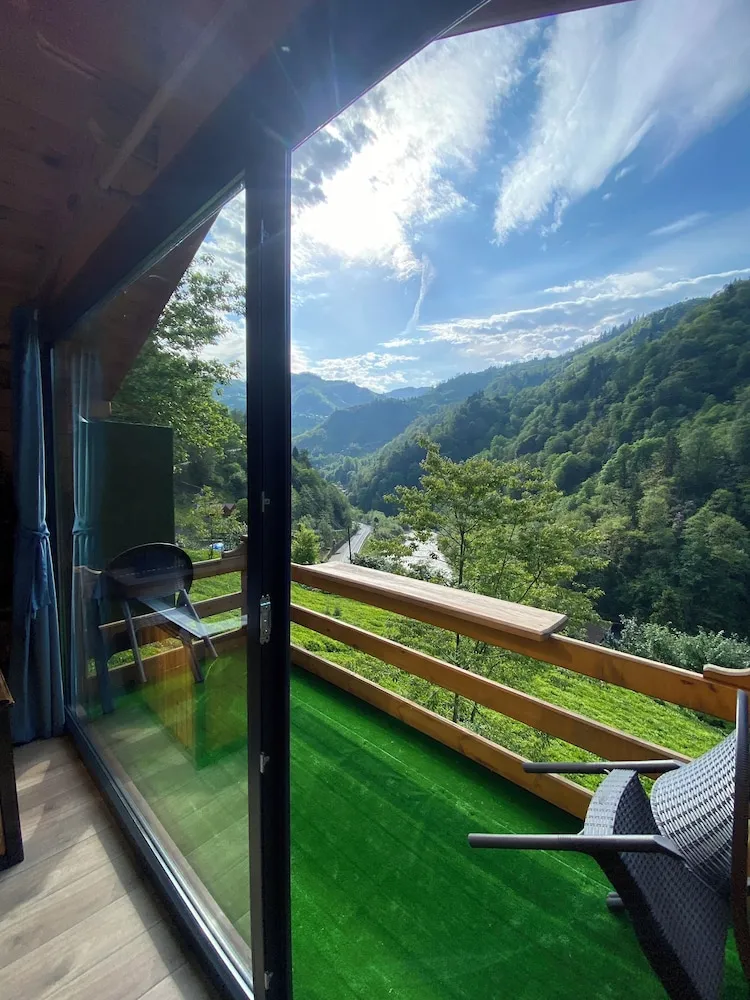 Basic Bungalov, Dağ Manzaralı