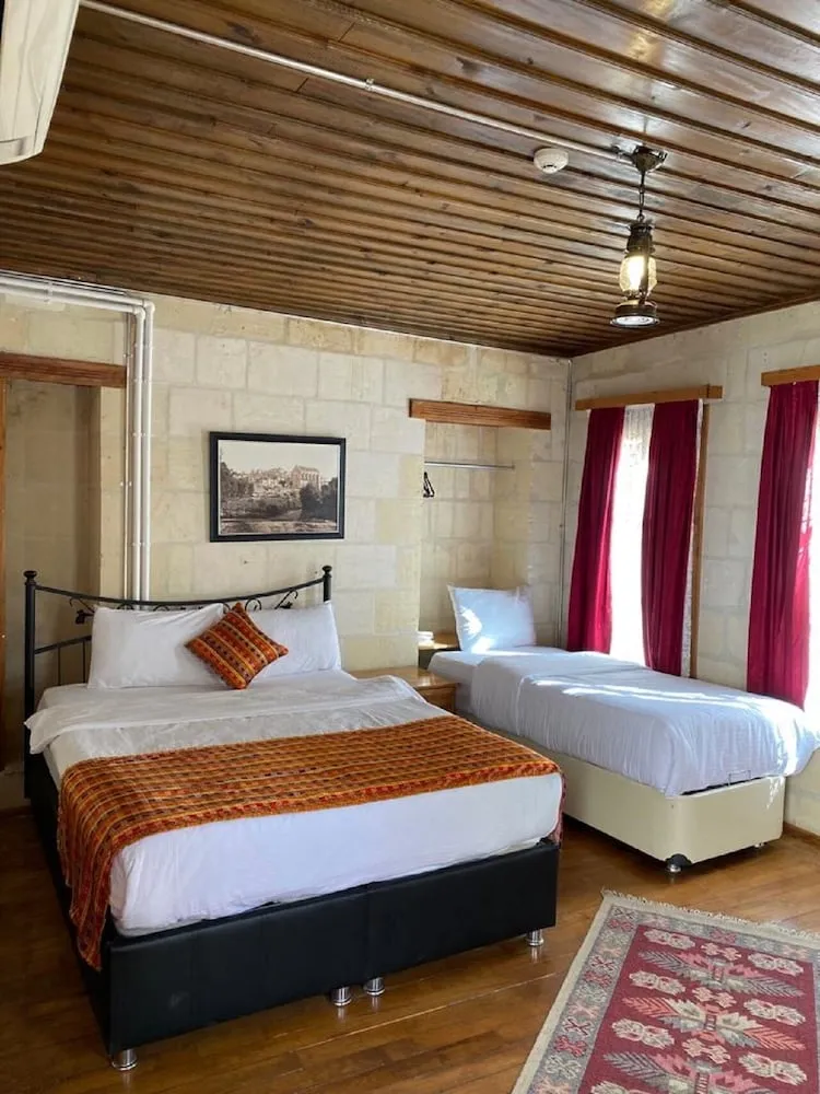 Deluxe Üç Kişilik Oda