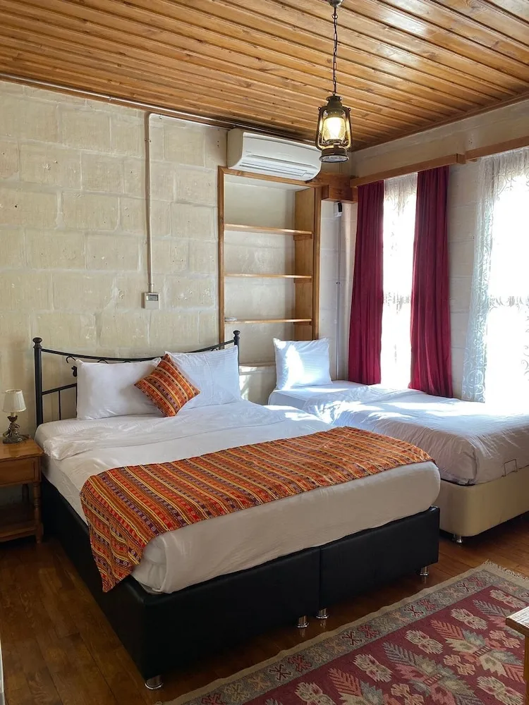 Deluxe Üç Kişilik Oda