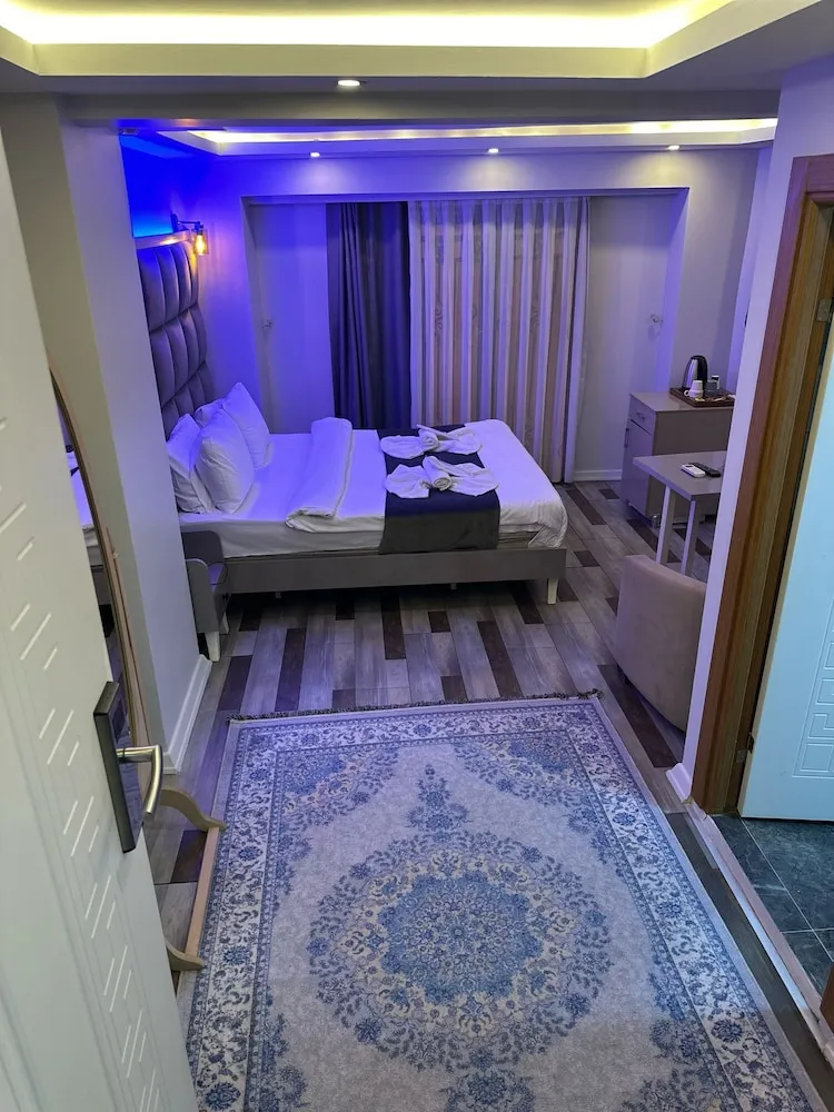 Economy Oda, 1 En Büyük (King) Boy Yatak, Sigara İçilebilir, Balkon