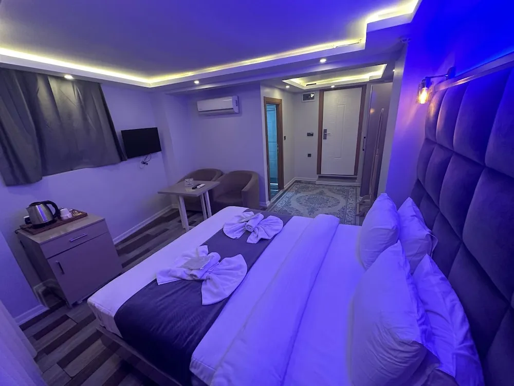 Economy Oda, 1 En Büyük (King) Boy Yatak, Sigara İçilebilir, Balkon