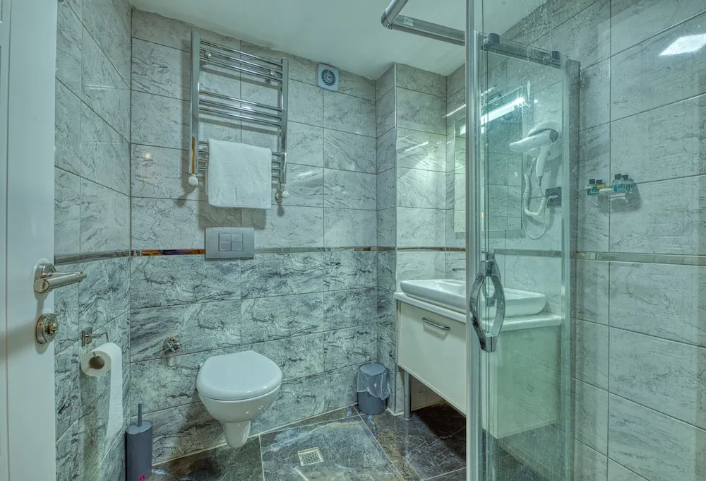 Economy Oda, 1 En Büyük (King) Boy Yatak, Sigara İçilebilir, Balkon