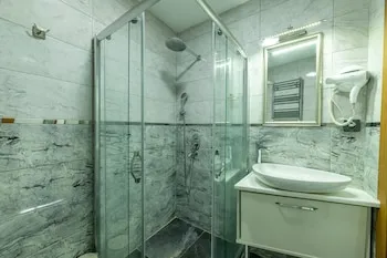 Galatagreenapple Hotel