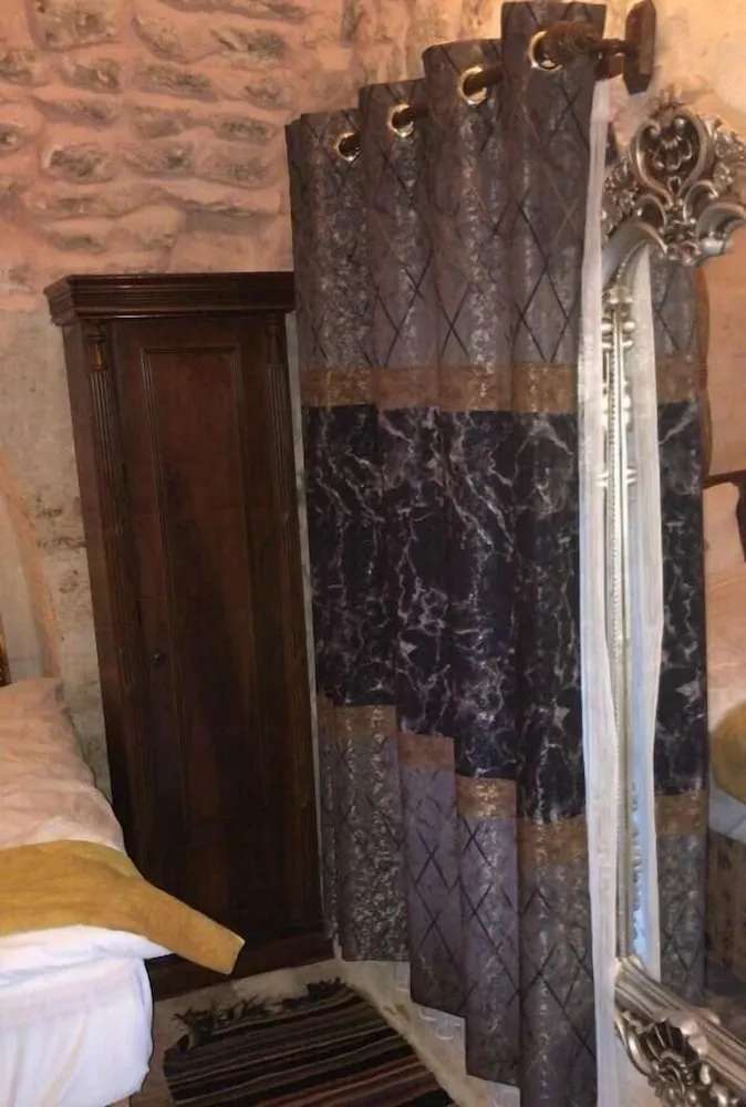 Romantic Tek Büyük Yataklı Oda